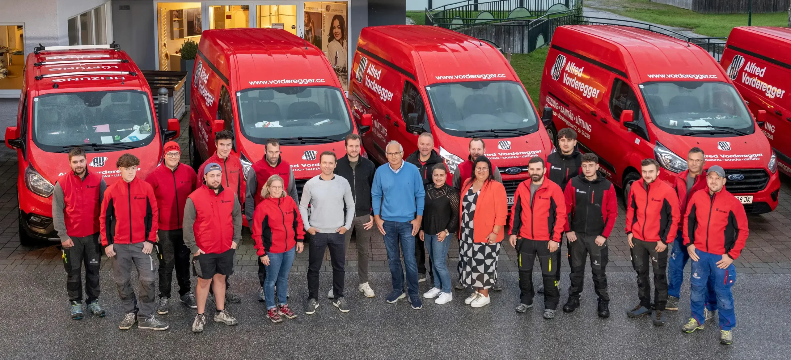 Team von Vorderegger Haustechnik bei der Arbeit im Bereich Sanitär und Heizung.